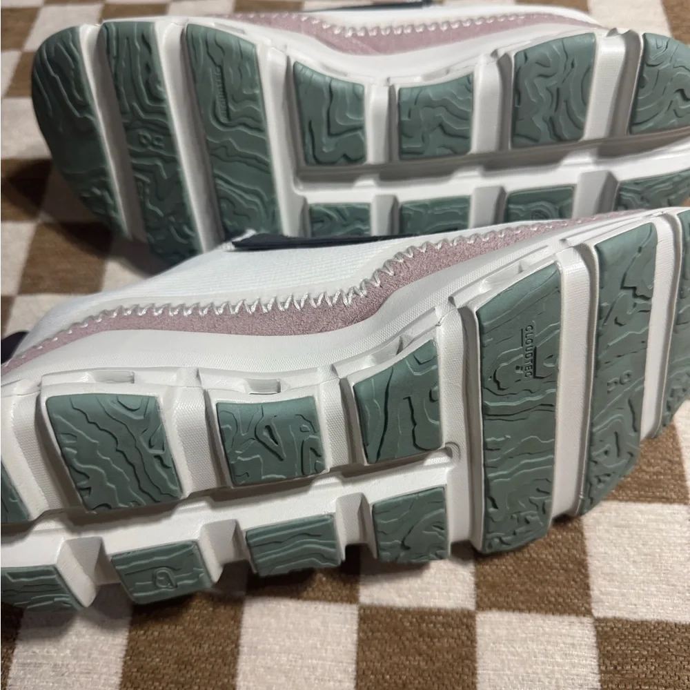 On Cloudaway Athletic Shoes in Ice/Moss Size 10.5 - Picture 5 of 5